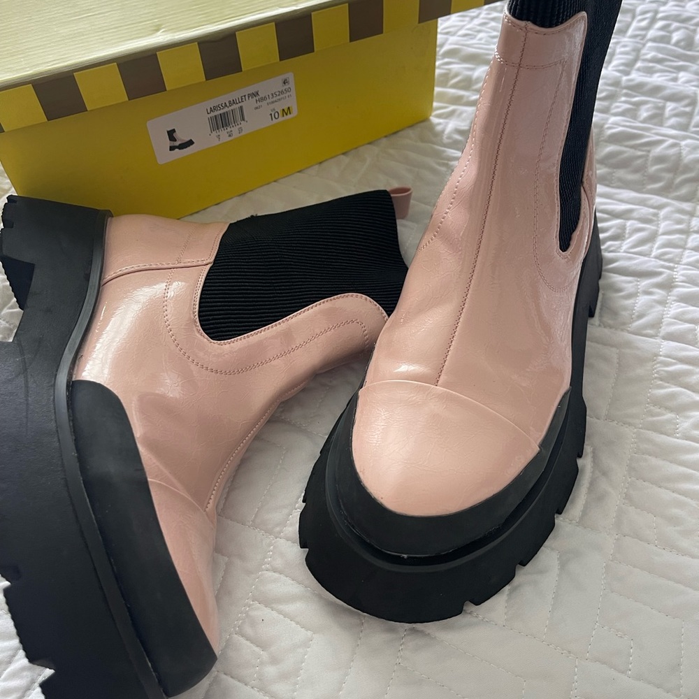 Pink platform Circus by Sam Eldeman. Size 10 with box